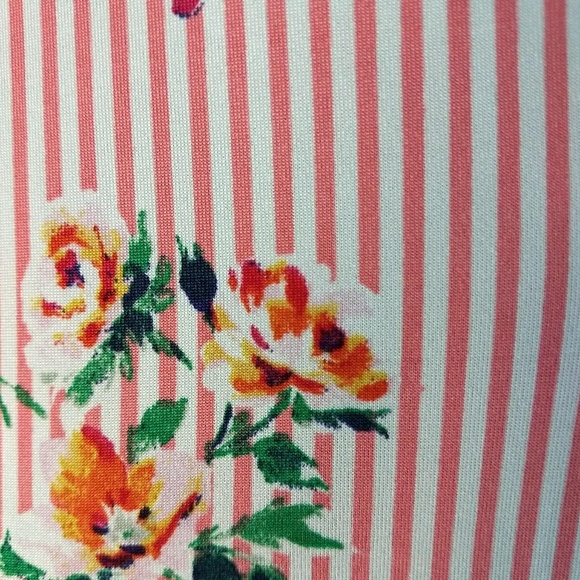 Kayla's Armoire printed blouse - Picture 7 of 7